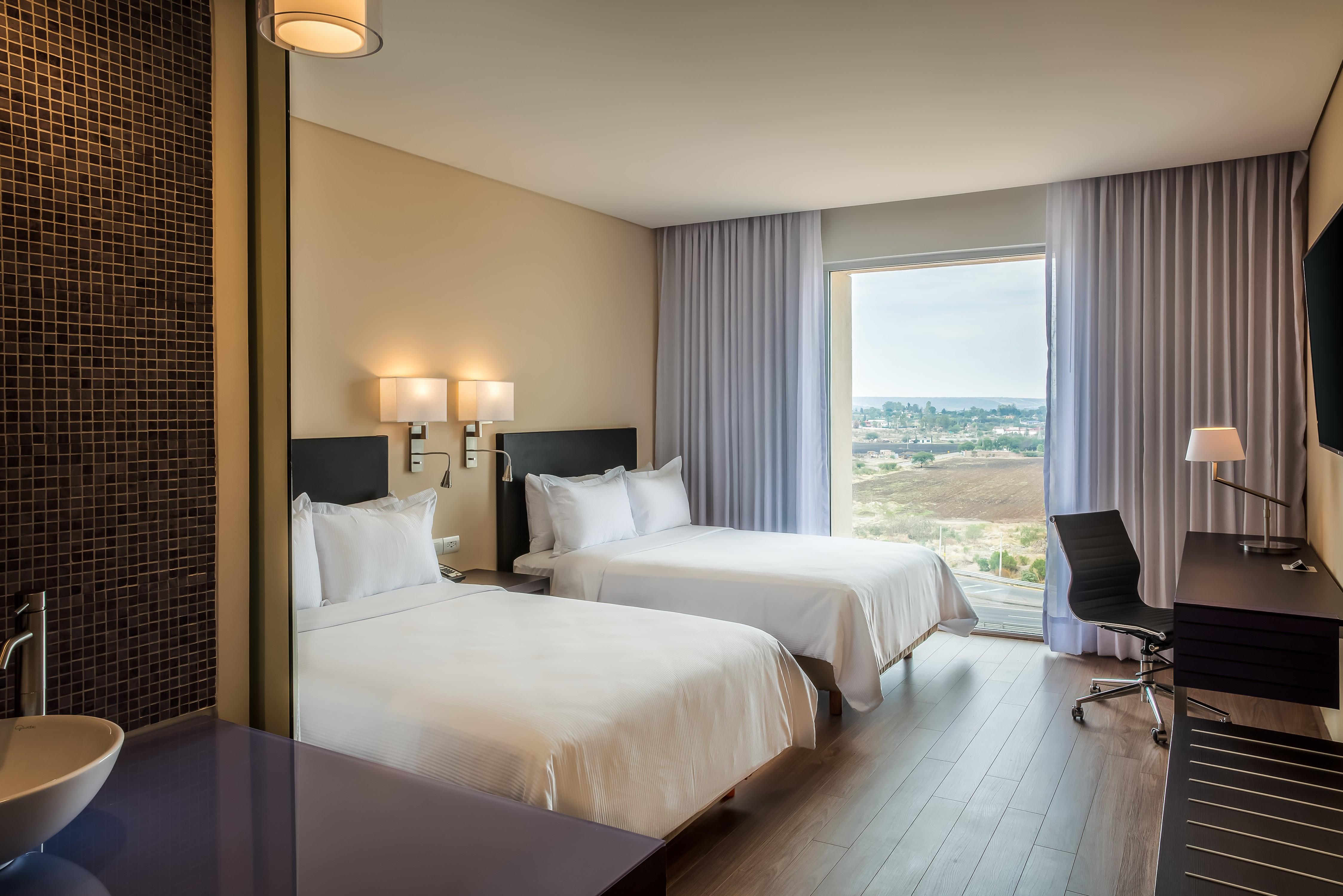 Fiesta Inn Silao Puerto Interior מראה חיצוני תמונה