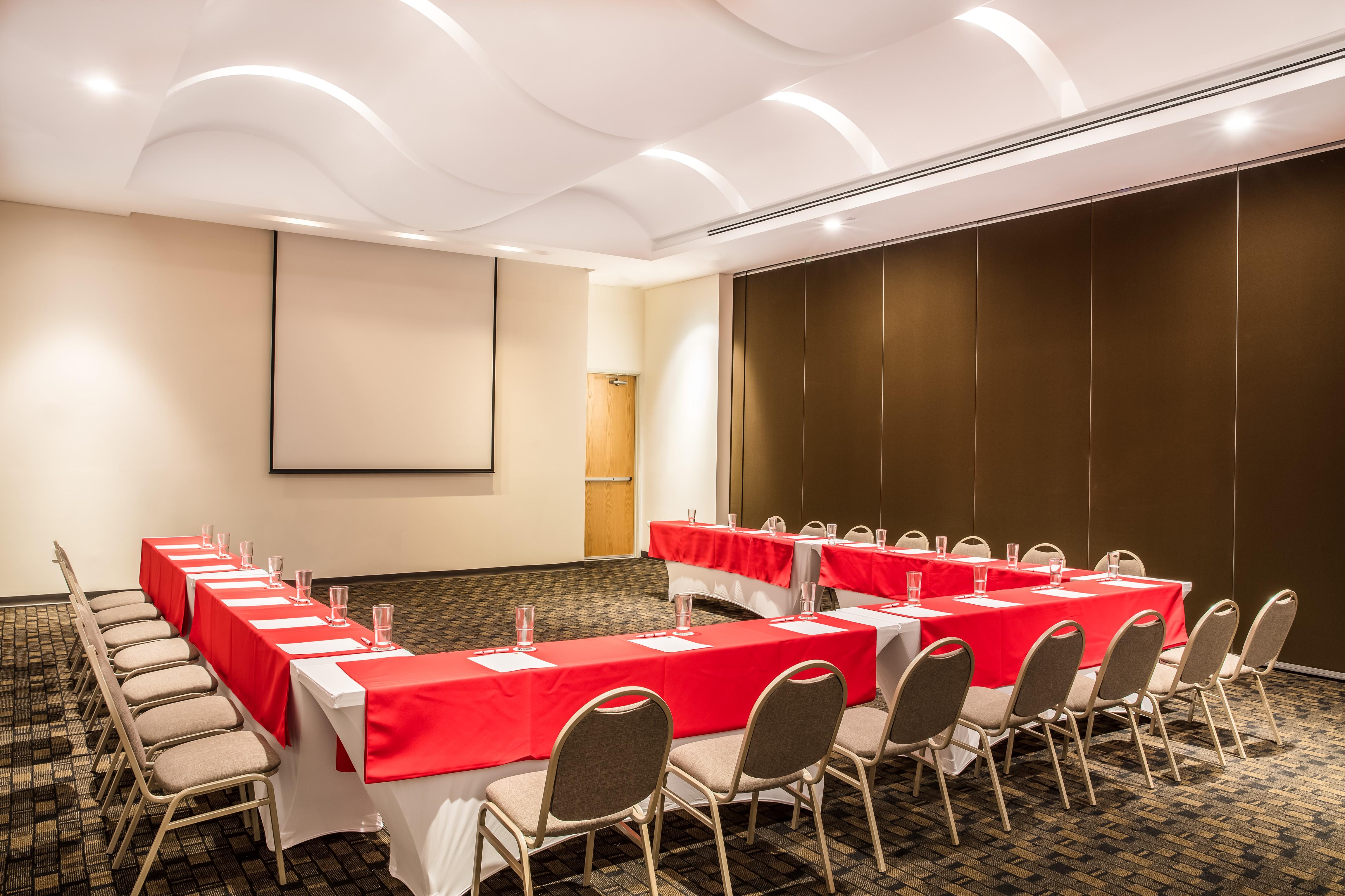 Fiesta Inn Silao Puerto Interior מראה חיצוני תמונה