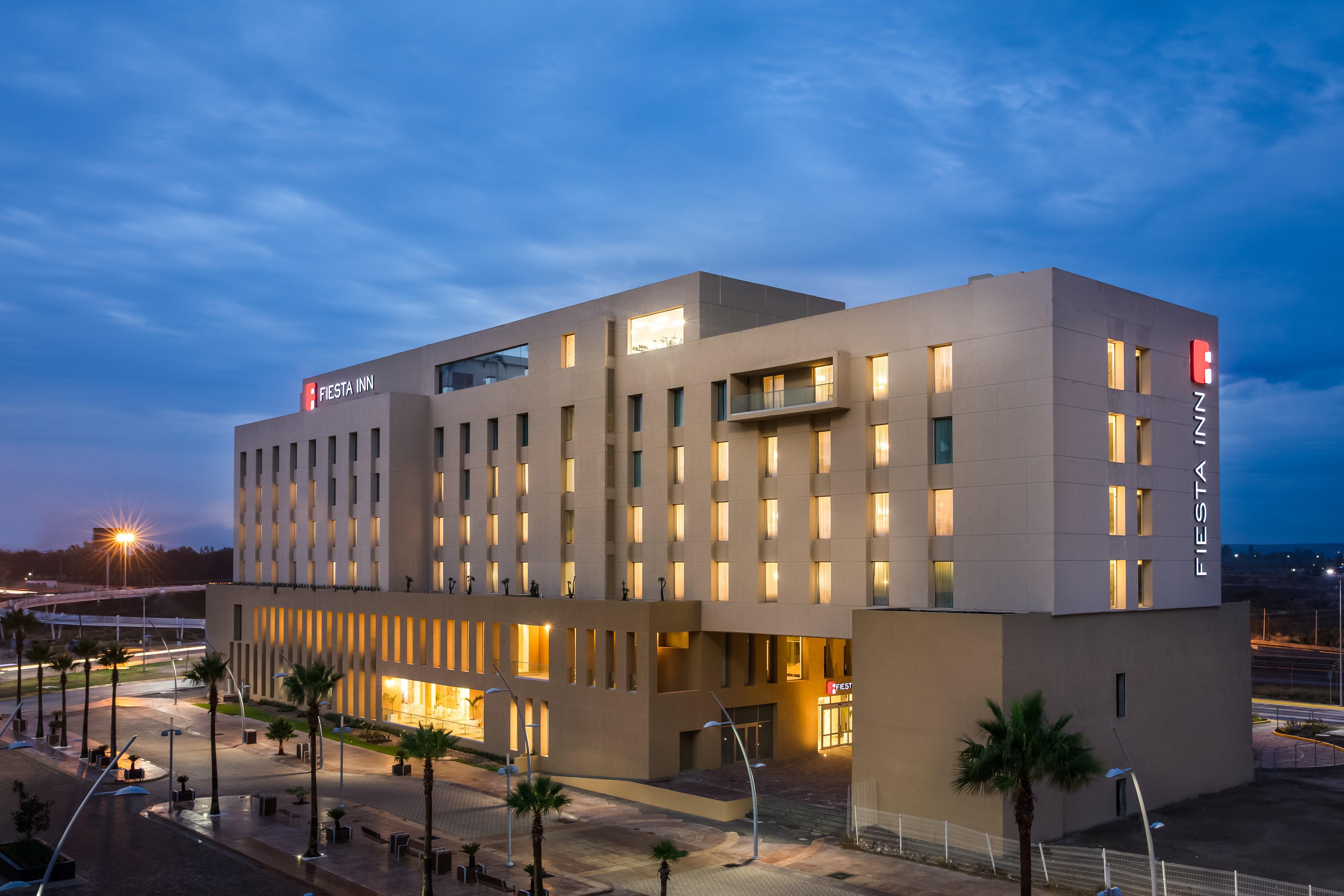 Fiesta Inn Silao Puerto Interior מראה חיצוני תמונה