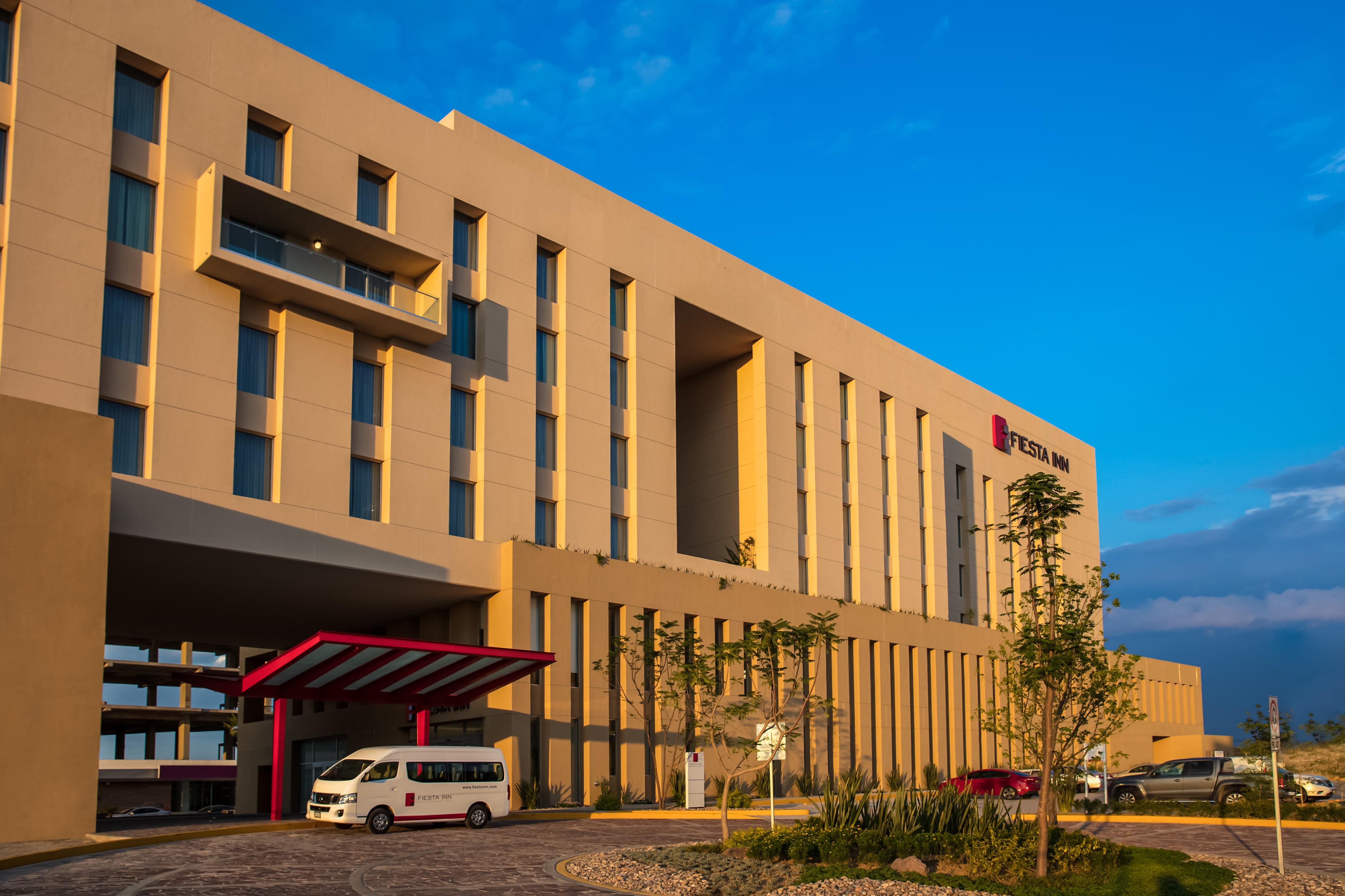 Fiesta Inn Silao Puerto Interior מראה חיצוני תמונה