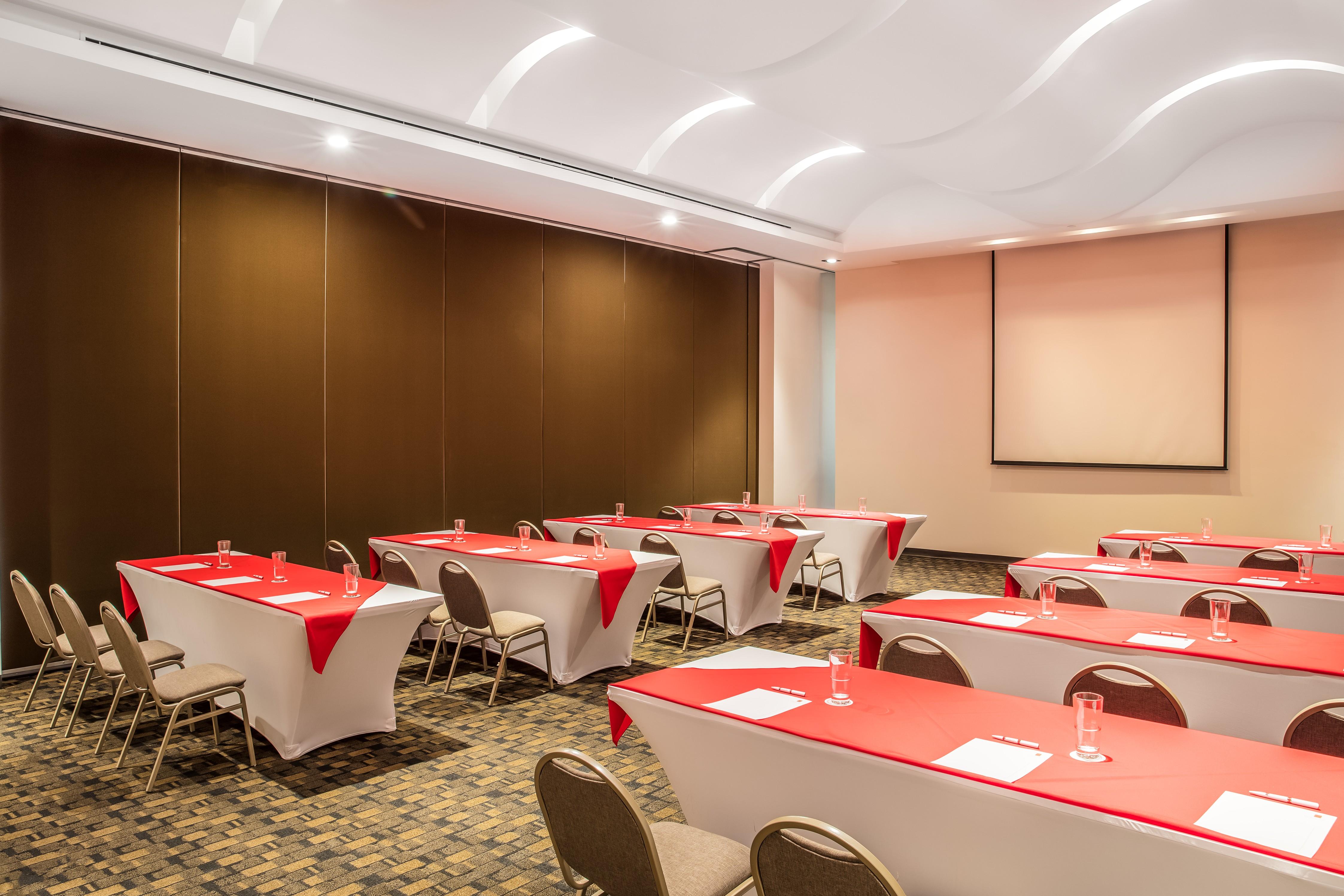Fiesta Inn Silao Puerto Interior מראה חיצוני תמונה