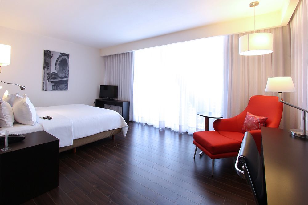Fiesta Inn Silao Puerto Interior מראה חיצוני תמונה