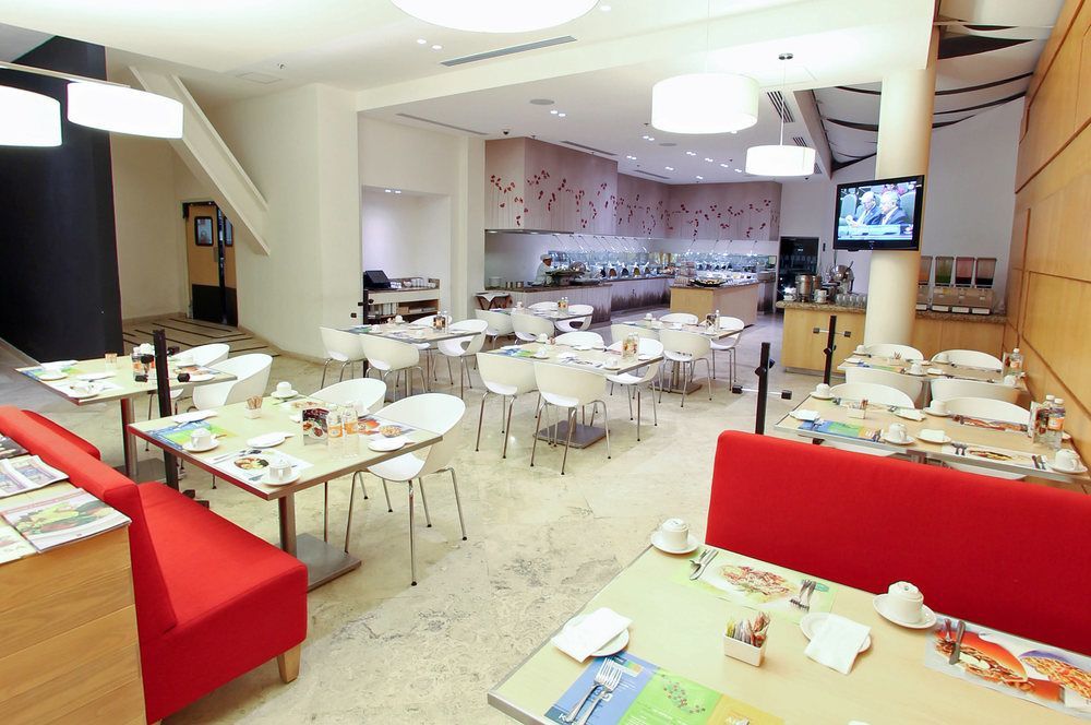 Fiesta Inn Silao Puerto Interior מראה חיצוני תמונה